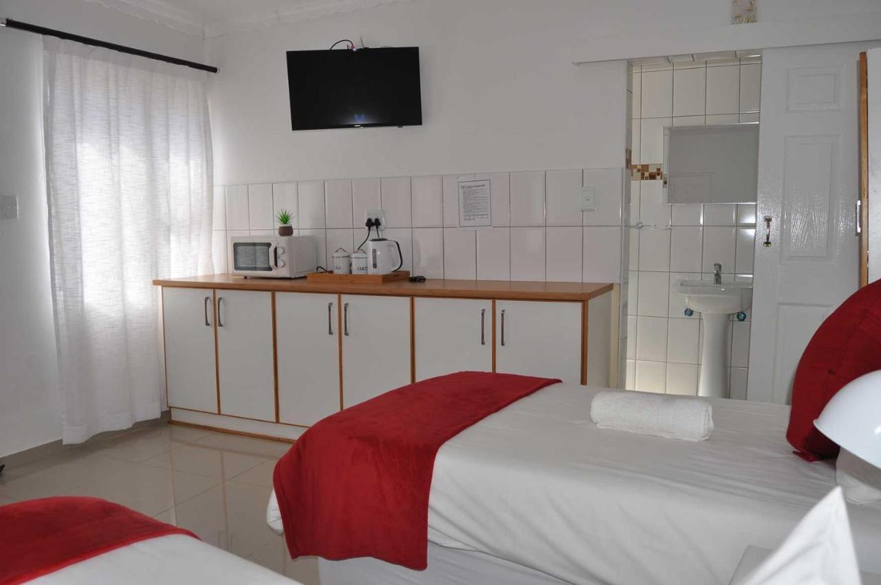 Timo'S Guesthouse Accommodation Lüderitz Dış mekan fotoğraf