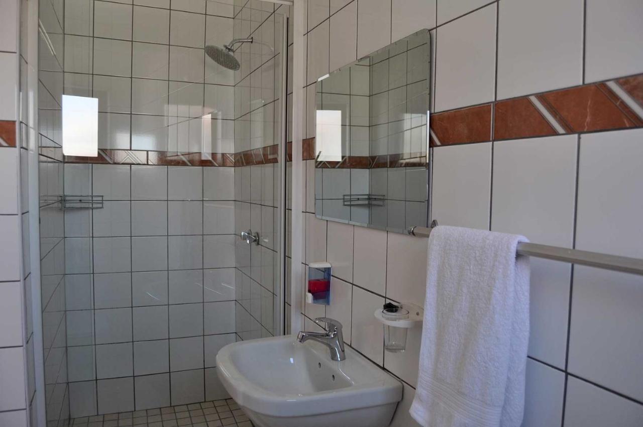 Timo'S Guesthouse Accommodation Lüderitz Dış mekan fotoğraf