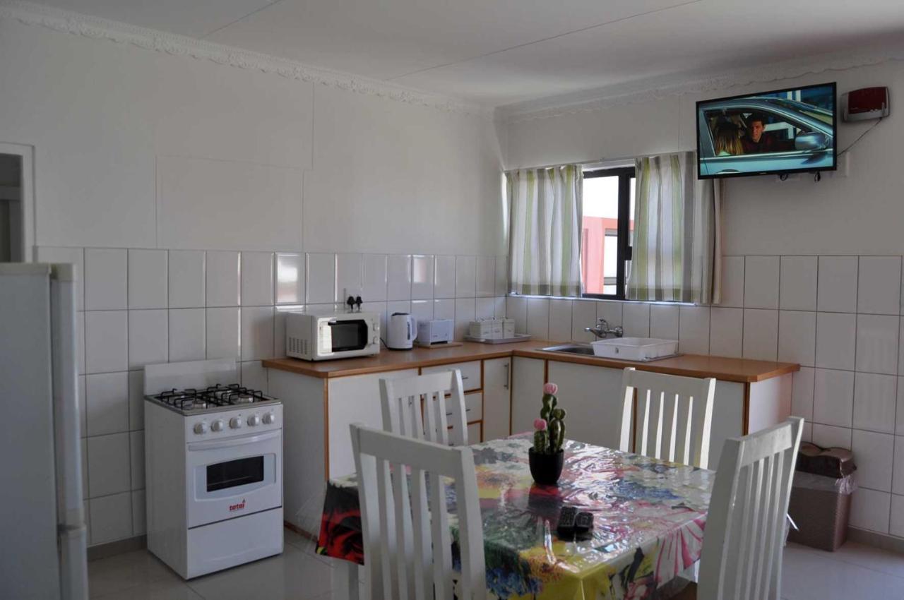 Timo'S Guesthouse Accommodation Lüderitz Dış mekan fotoğraf