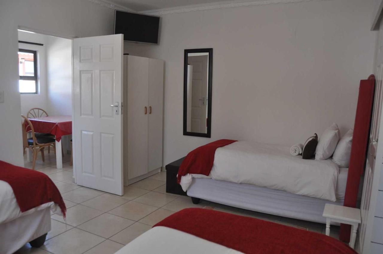 Timo'S Guesthouse Accommodation Lüderitz Dış mekan fotoğraf