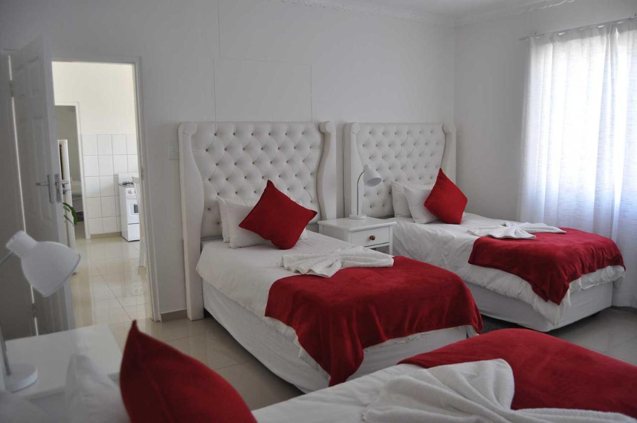 Timo'S Guesthouse Accommodation Lüderitz Dış mekan fotoğraf