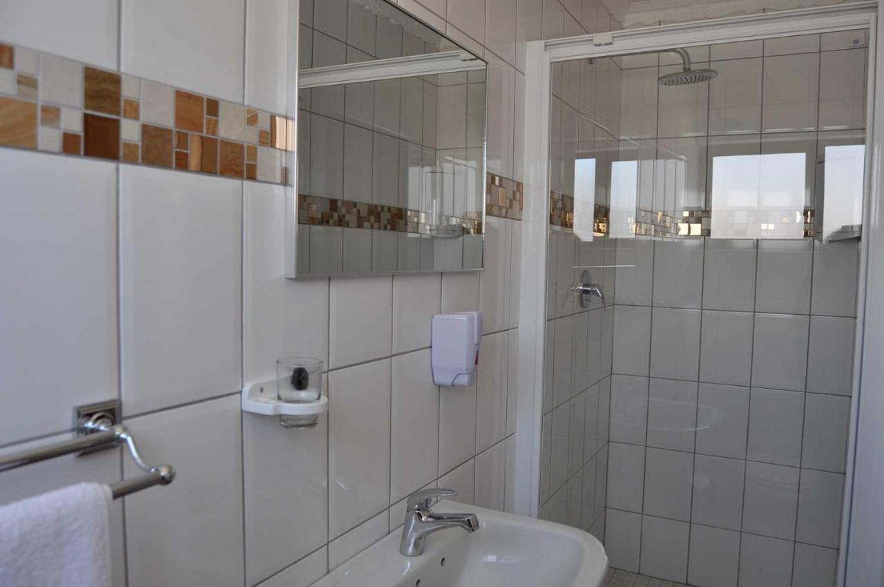 Timo'S Guesthouse Accommodation Lüderitz Dış mekan fotoğraf