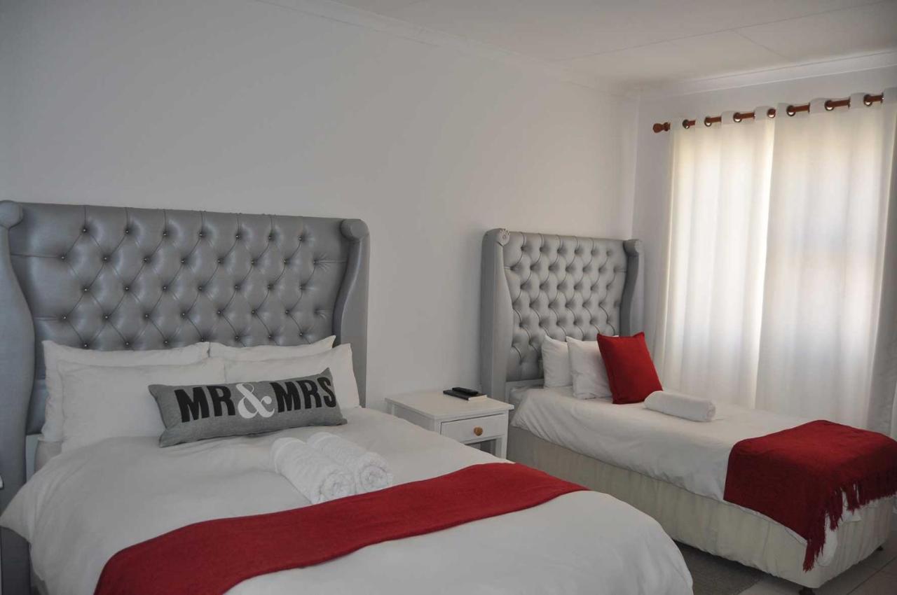 Timo'S Guesthouse Accommodation Lüderitz Dış mekan fotoğraf