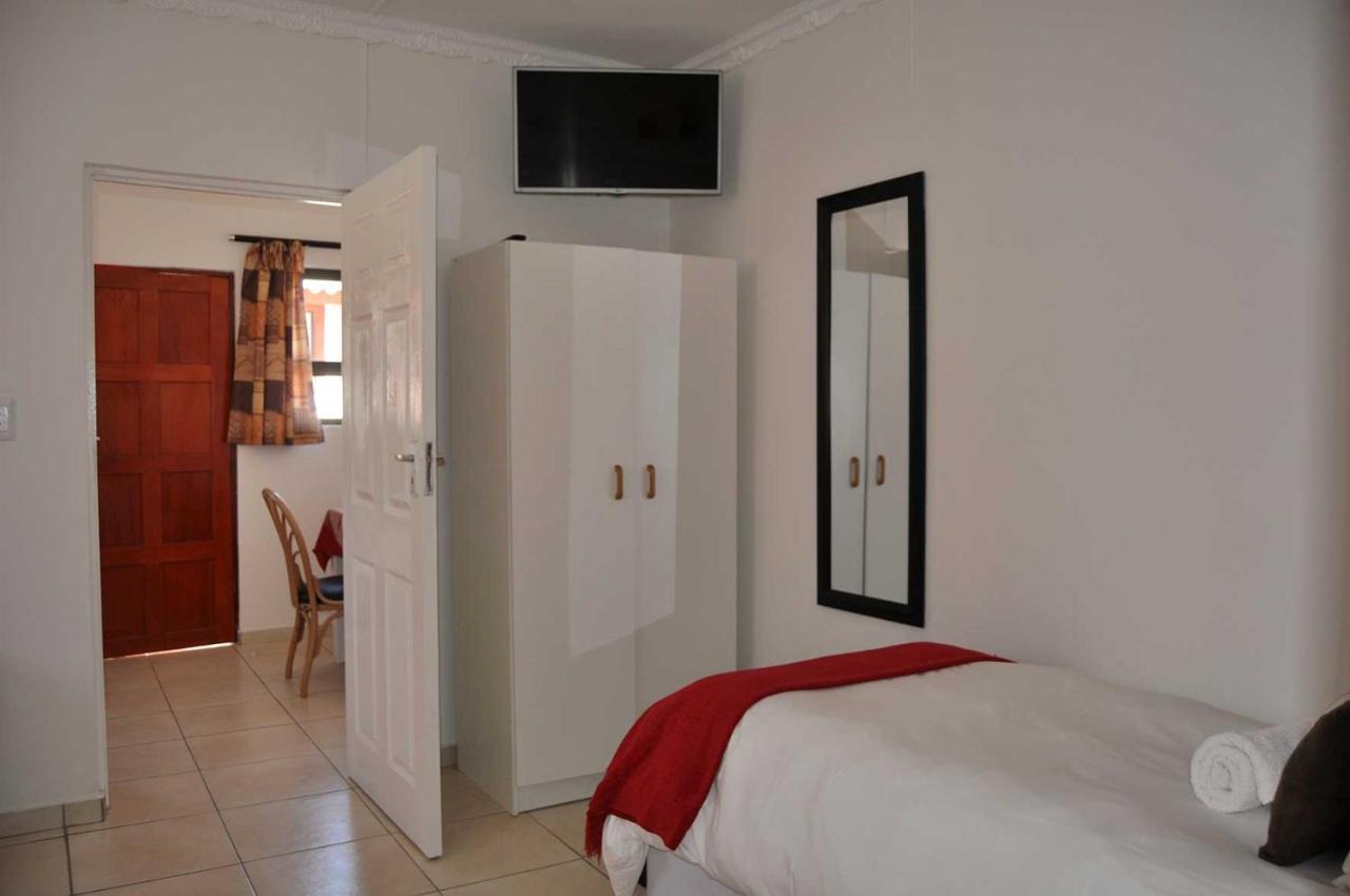Timo'S Guesthouse Accommodation Lüderitz Dış mekan fotoğraf