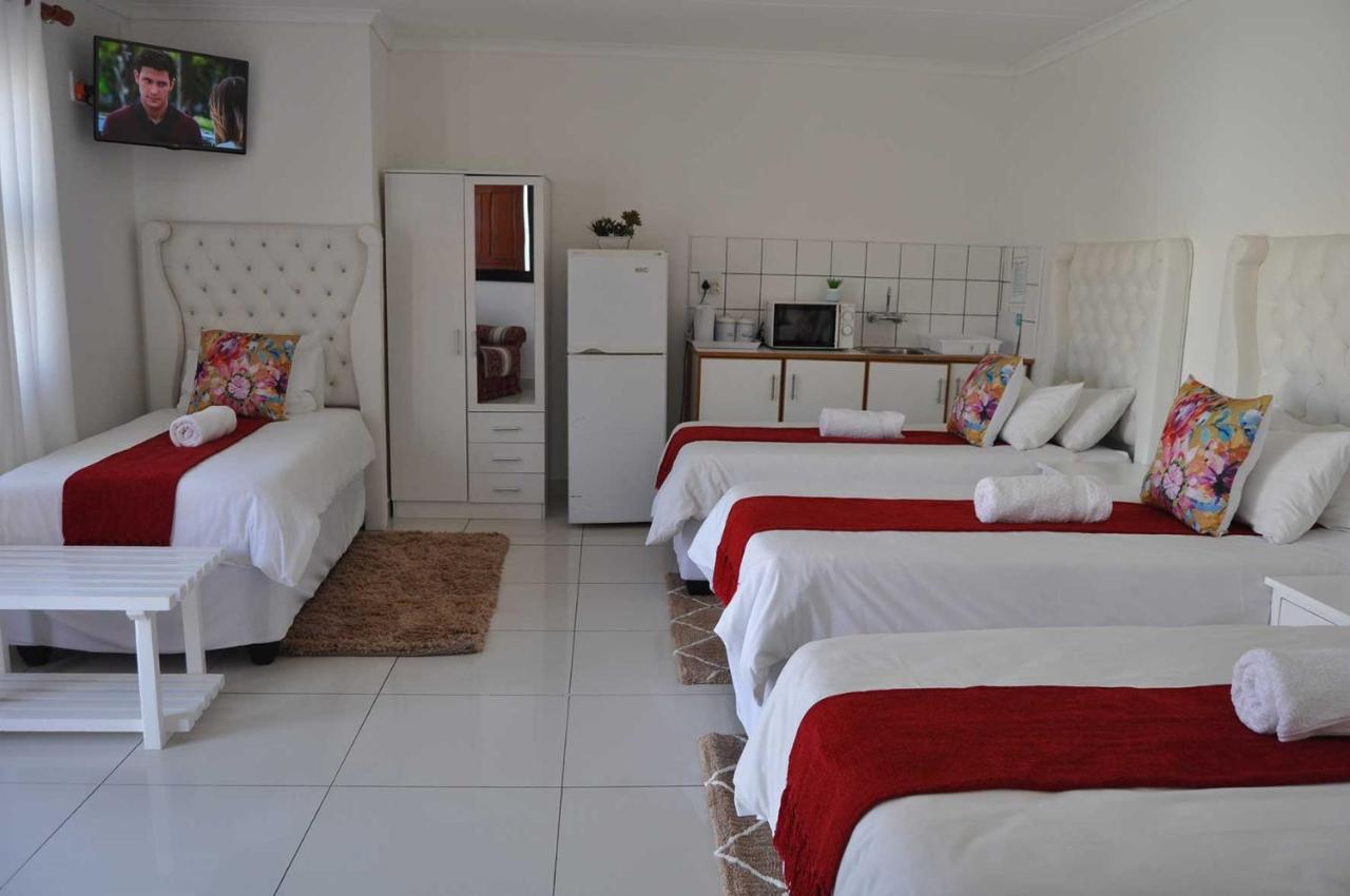 Timo'S Guesthouse Accommodation Lüderitz Dış mekan fotoğraf