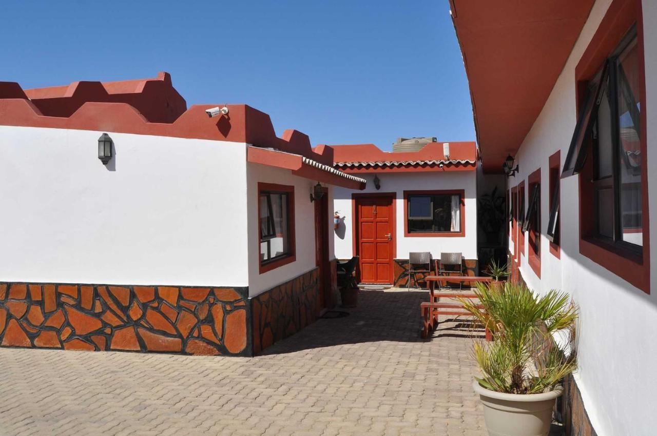 Timo'S Guesthouse Accommodation Lüderitz Dış mekan fotoğraf