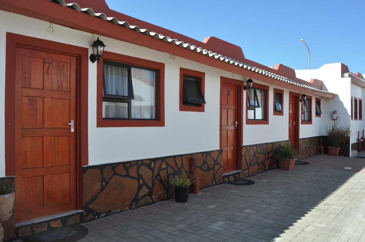 Timo'S Guesthouse Accommodation Lüderitz Dış mekan fotoğraf