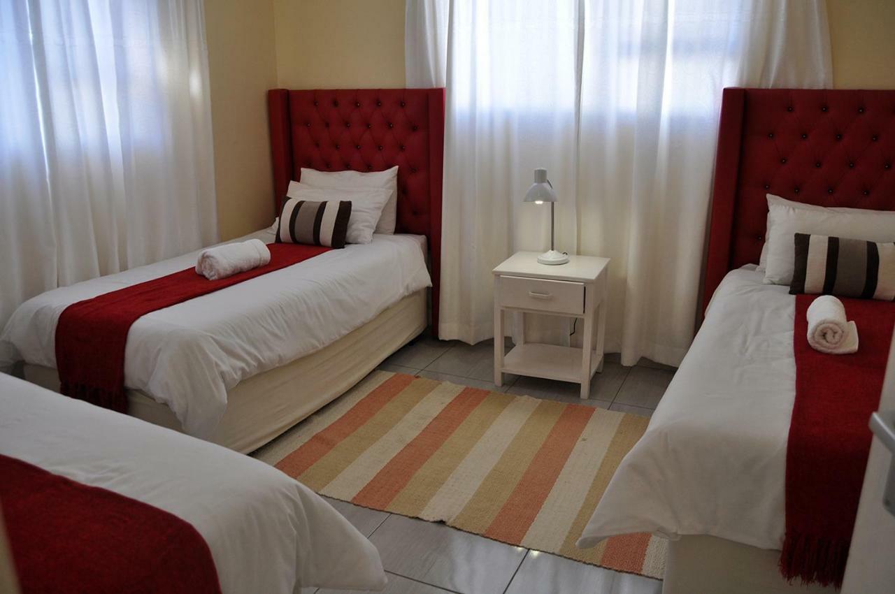 Timo'S Guesthouse Accommodation Lüderitz Dış mekan fotoğraf